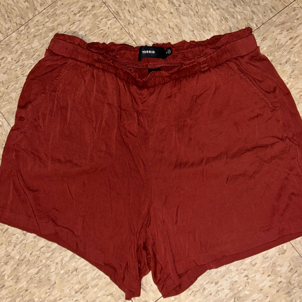 TORRID Women's Lined 100% Polyester Shorts 100% Rayon  Elastic Waist Band Sz 0